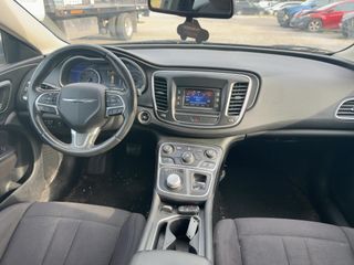 2015 Chrysler 200 Limited - Interior Full Dashboard Image